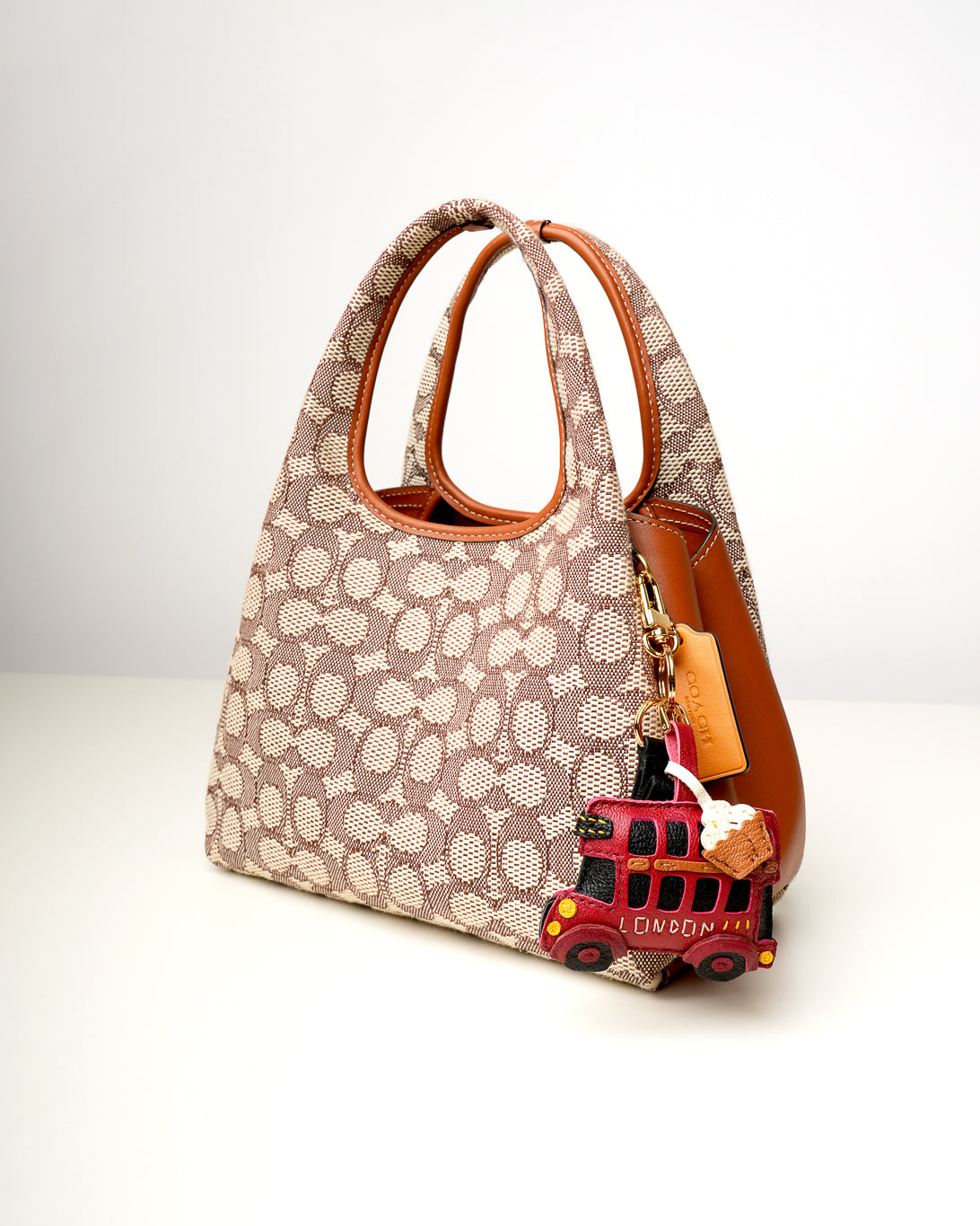 Mochi Manner London Bus & Pie Leather Charm